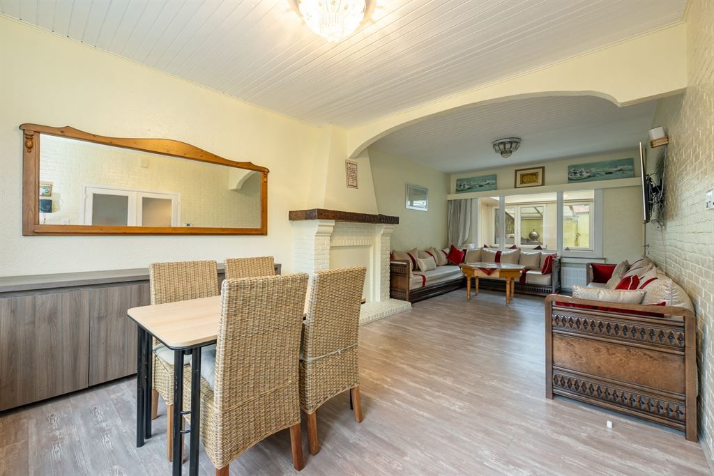 Gezellige woning met ruime garage en stadskoer foto 2