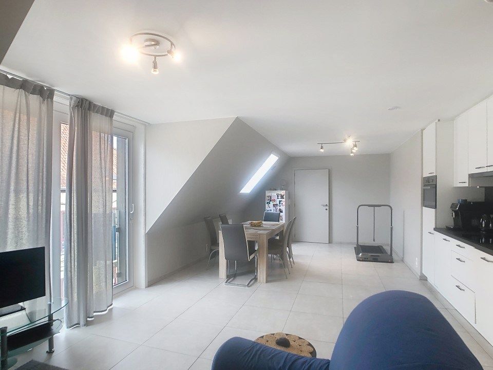 Recent, centraal gelegen appartement met 2 slaapkamers foto {{pictureIndex}}