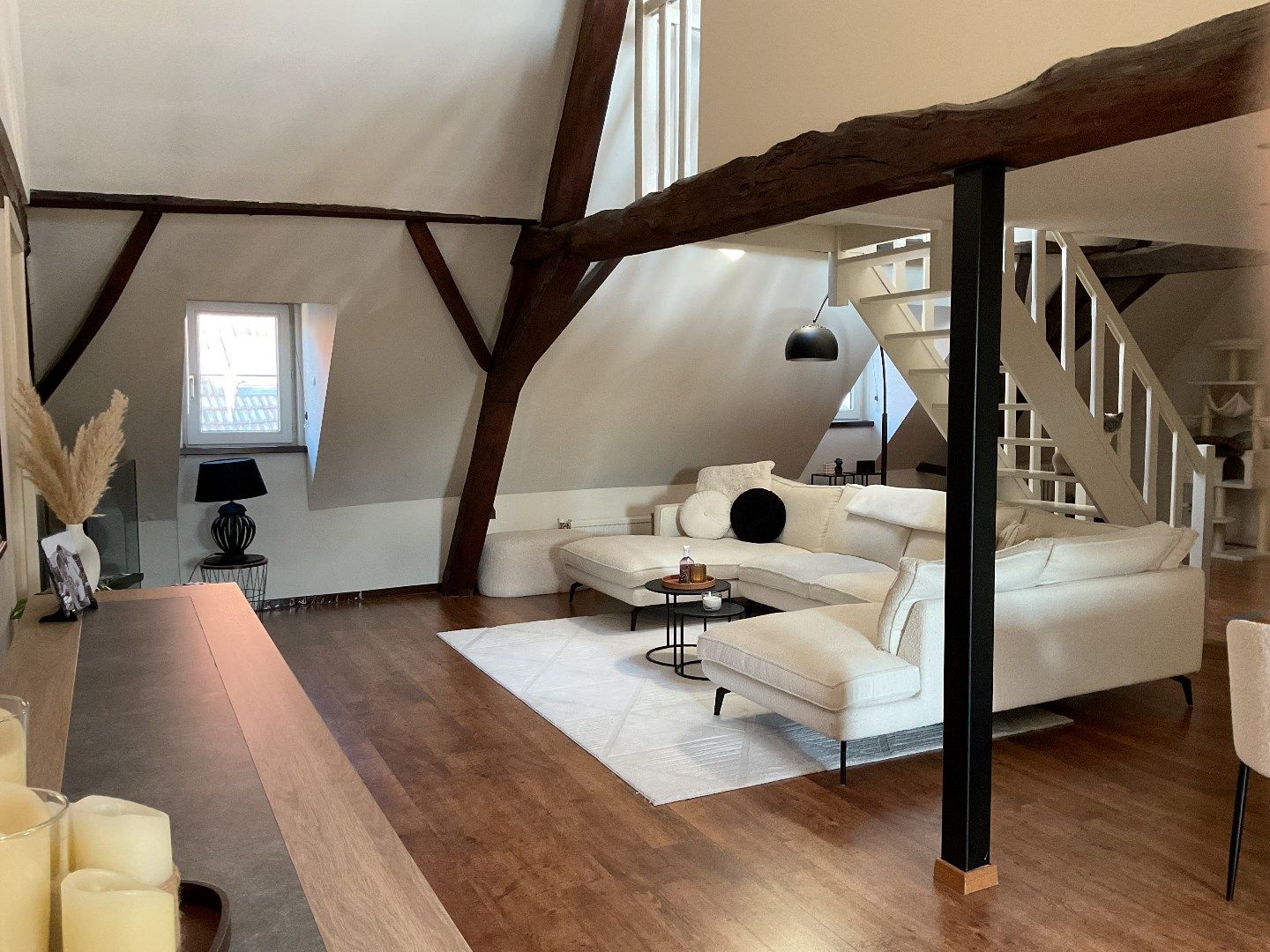 Prachtige loft van 115m² in het centrum gelegen foto {{pictureIndex}}