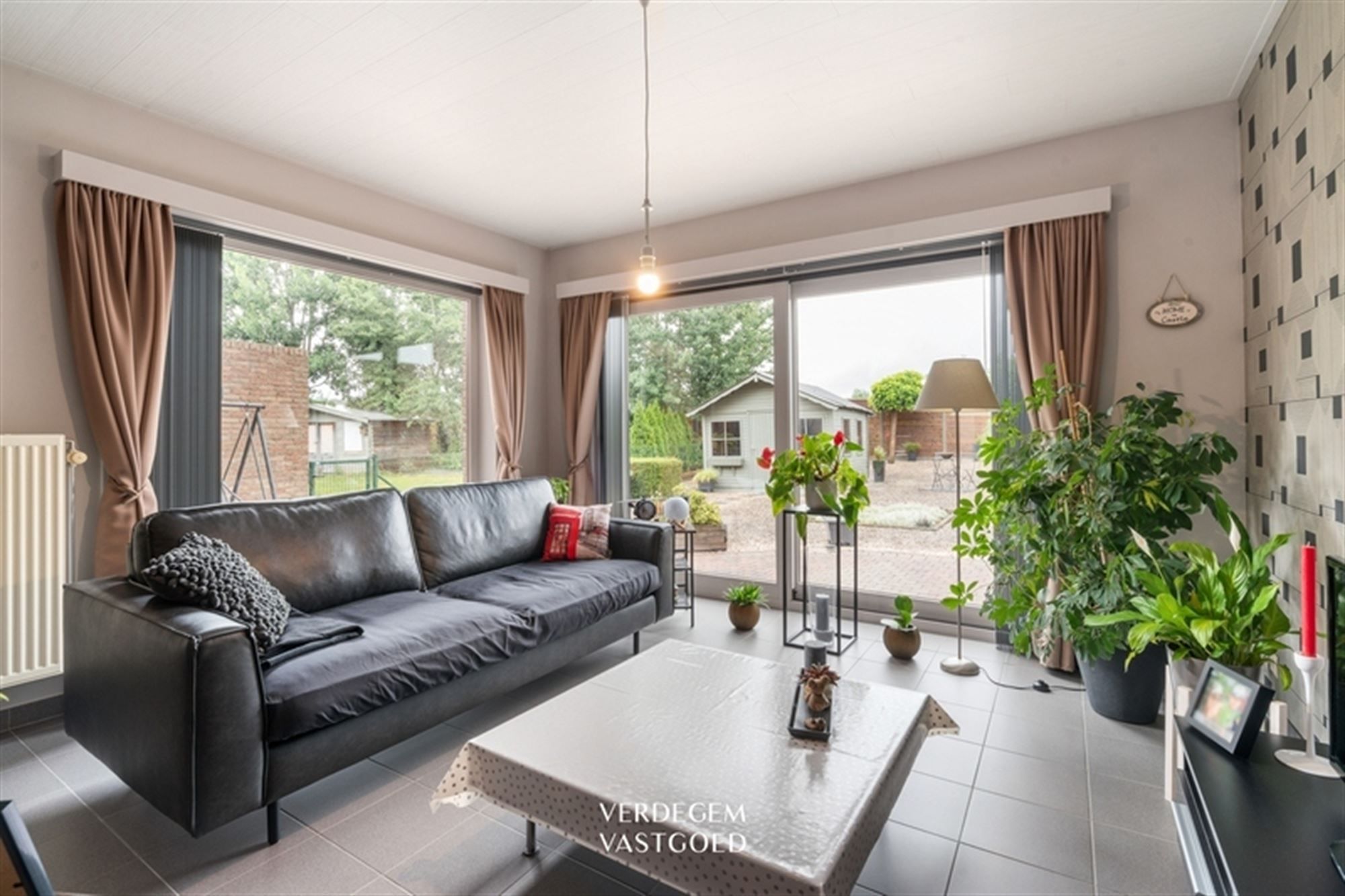 Instapklare woning met 3 slaapkamers, carport en fijne tuin foto 5