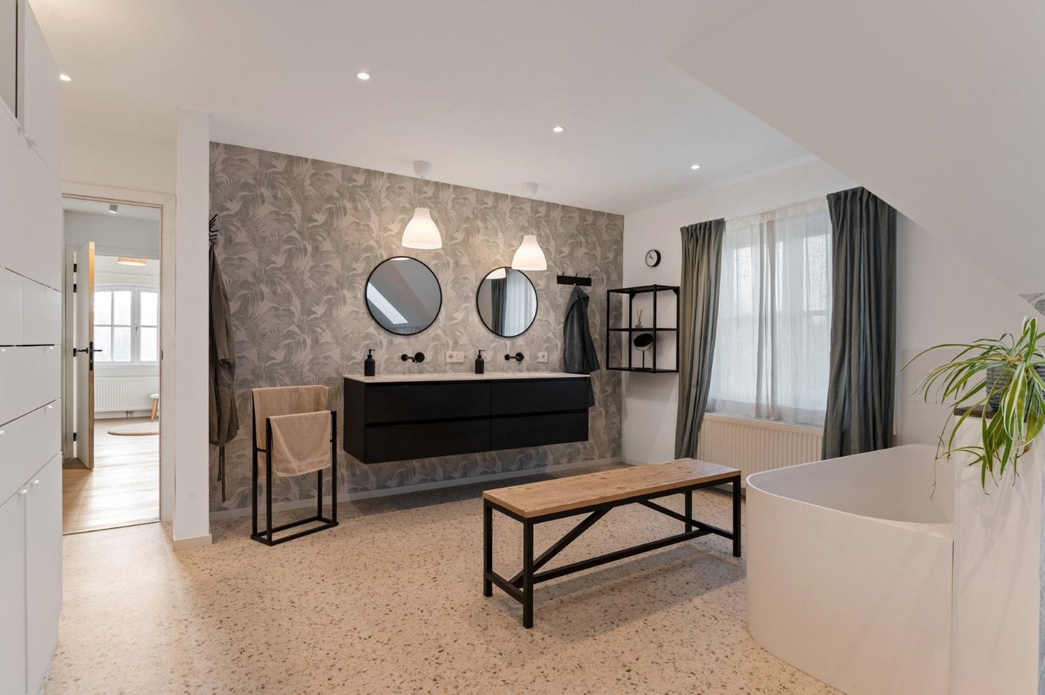 VOLLEDIG GERENOVEERDE WONING OP TOPLOCATIE! foto 14