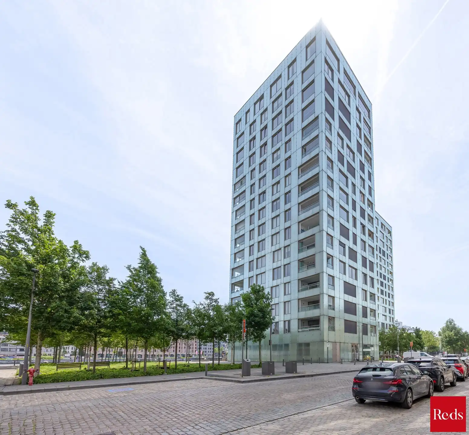 Stijlvol appartement met terras aan het Eilandje foto 2