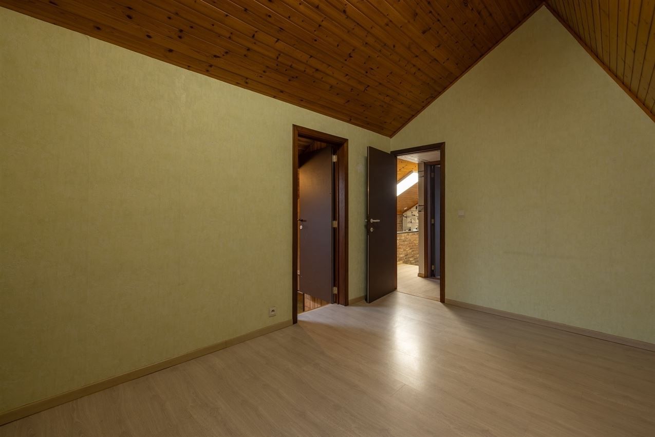 Ruim huis met praktijkruimte en 4 slaapkamers foto 21