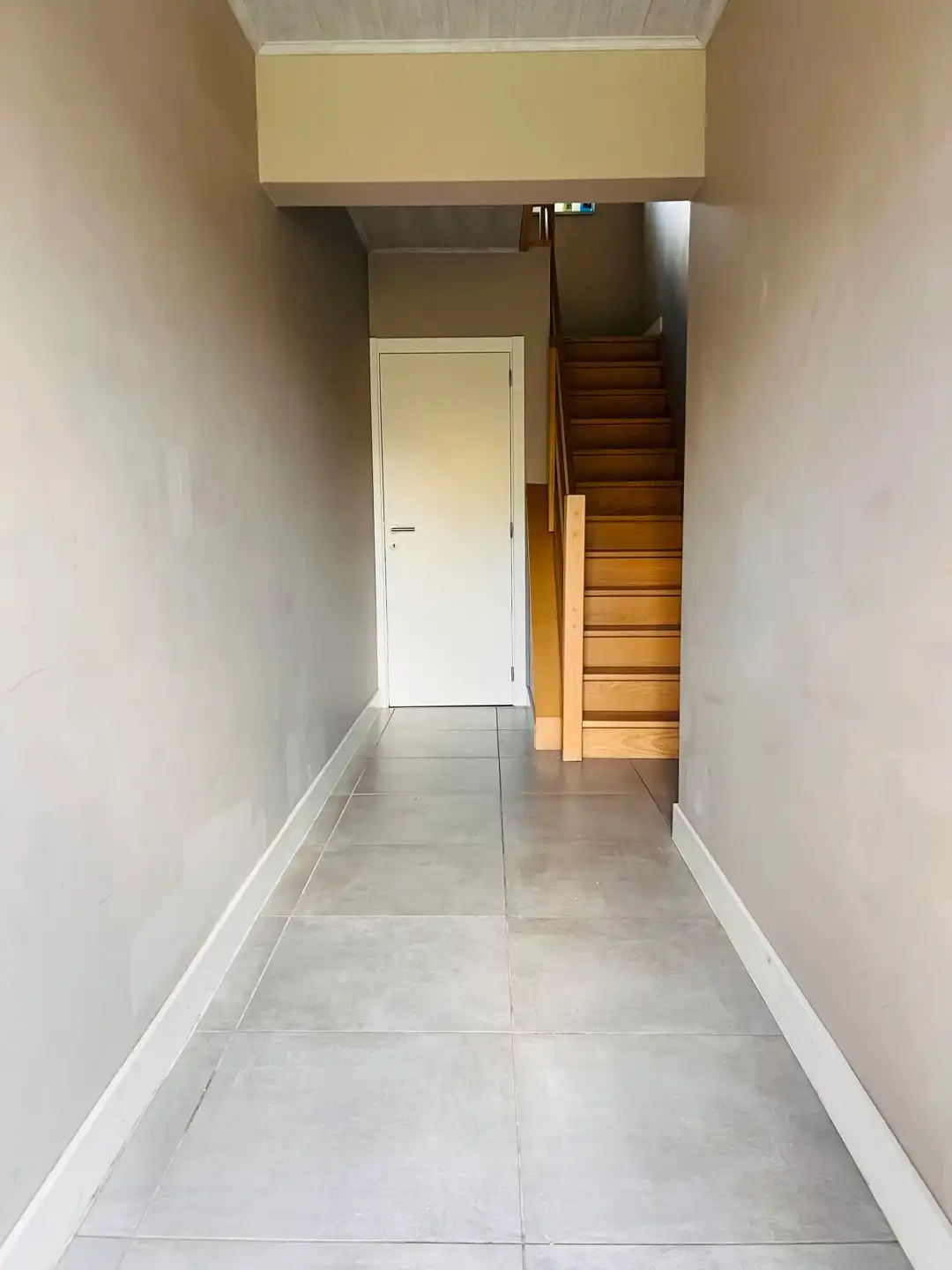 RUIME WONING MET 3 SLPK EN ZONNIGE TUIN. foto 2