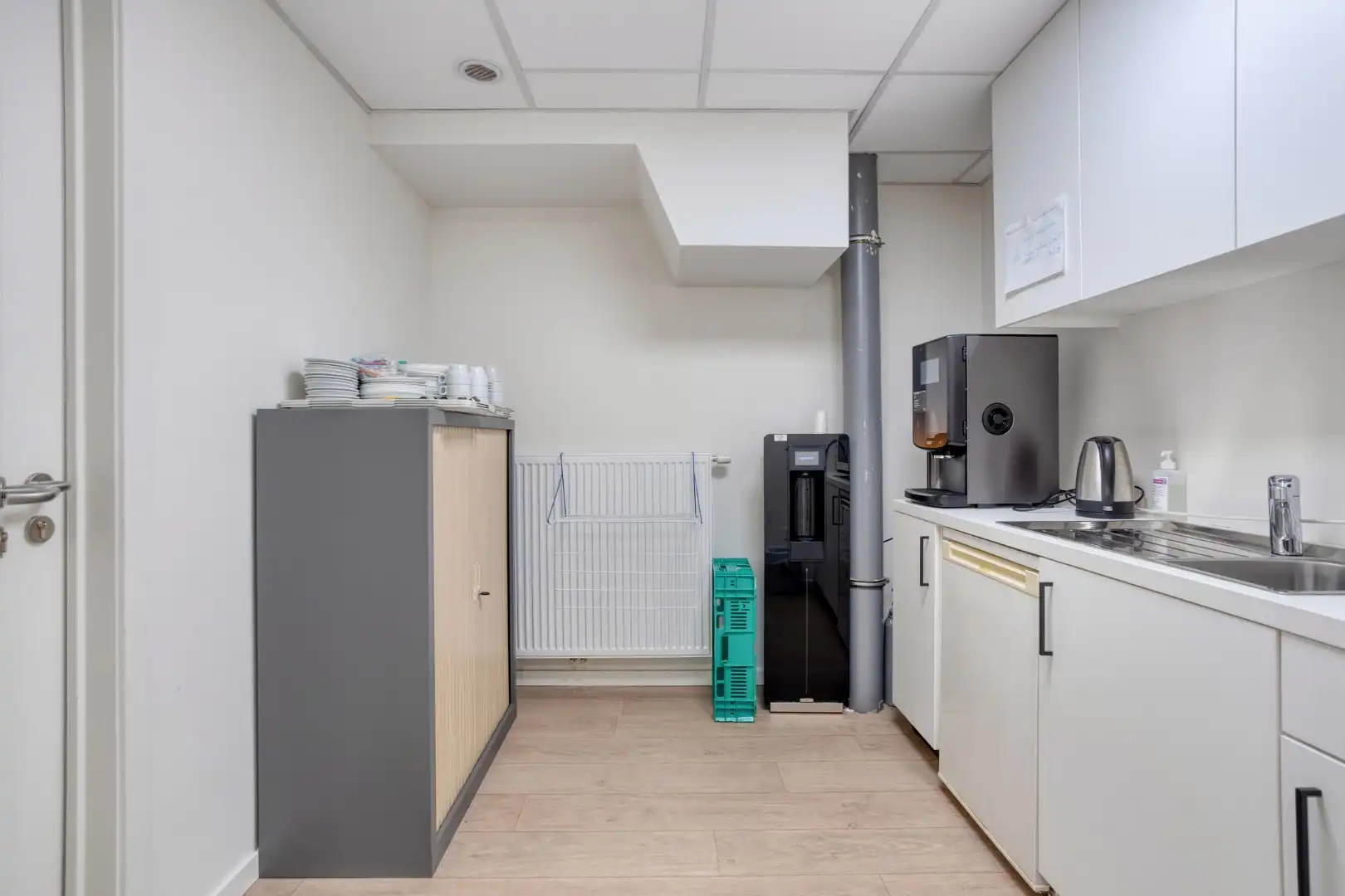 Instapklare kantoor-/handelsruimte in het centrum tov het ziekenhuis. foto 14