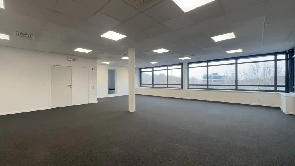 Gerenoveerde kantoorruimte te huur in Dionysius KMO center in Gent foto 7
