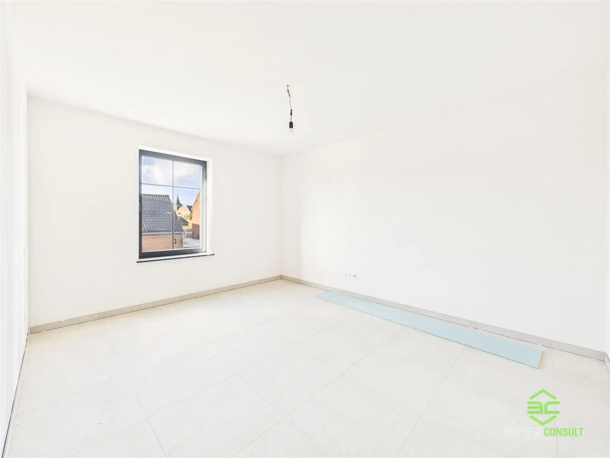 Afgewerkte nieuwbouwwoning met 4 slpk en E-peil 0! foto 9