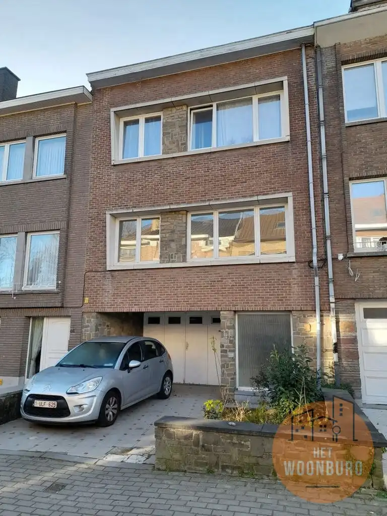 Appt. 1e Verd. met tuin, garage en kelder foto {{pictureIndex}}