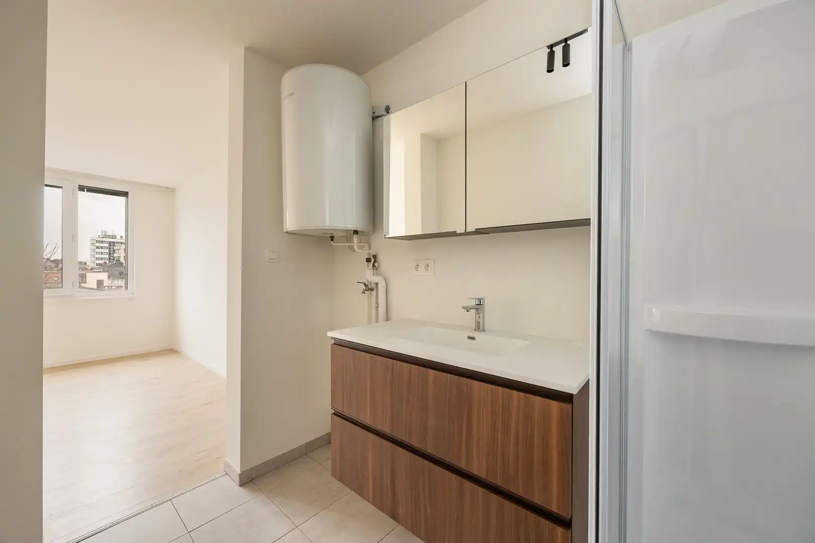 Gerenoveerd appartement in het hippe BOHO foto 19