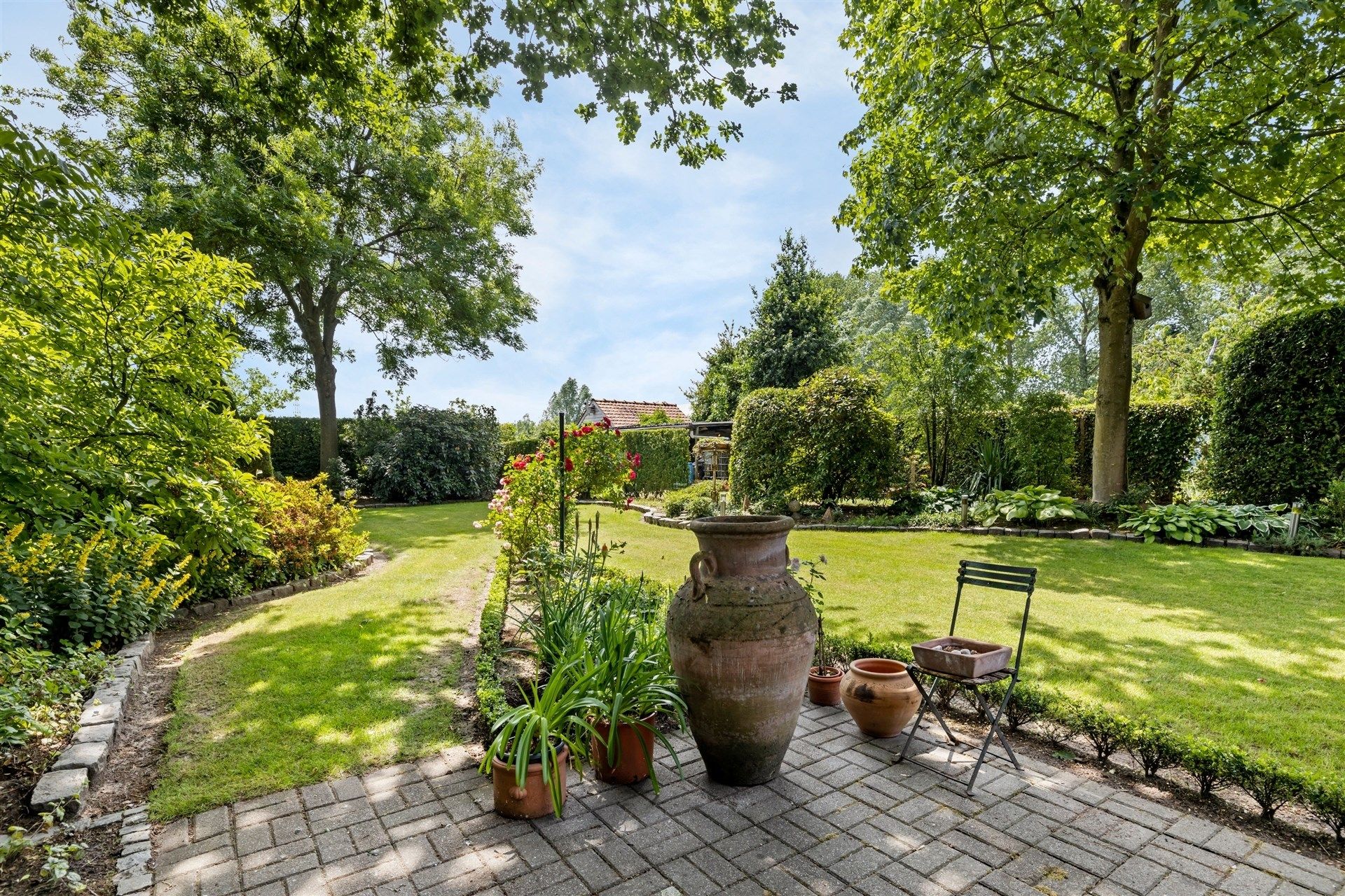 Ruim opgezette gezinswoning met 3 slaapkamers & mooi aangelegde tuin op een perceel van 1.016m² foto 21