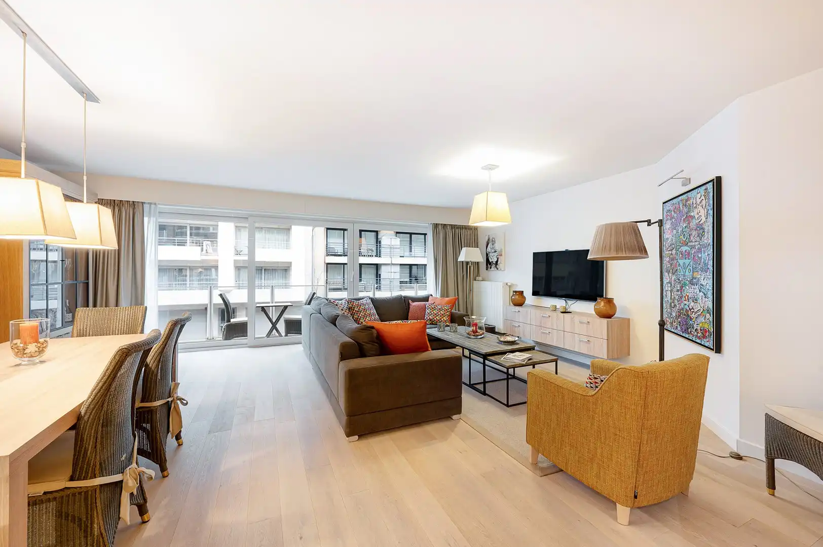Lichtrijk appartement van 100 m² met terras, gelegen in de Koningslaan. foto 4