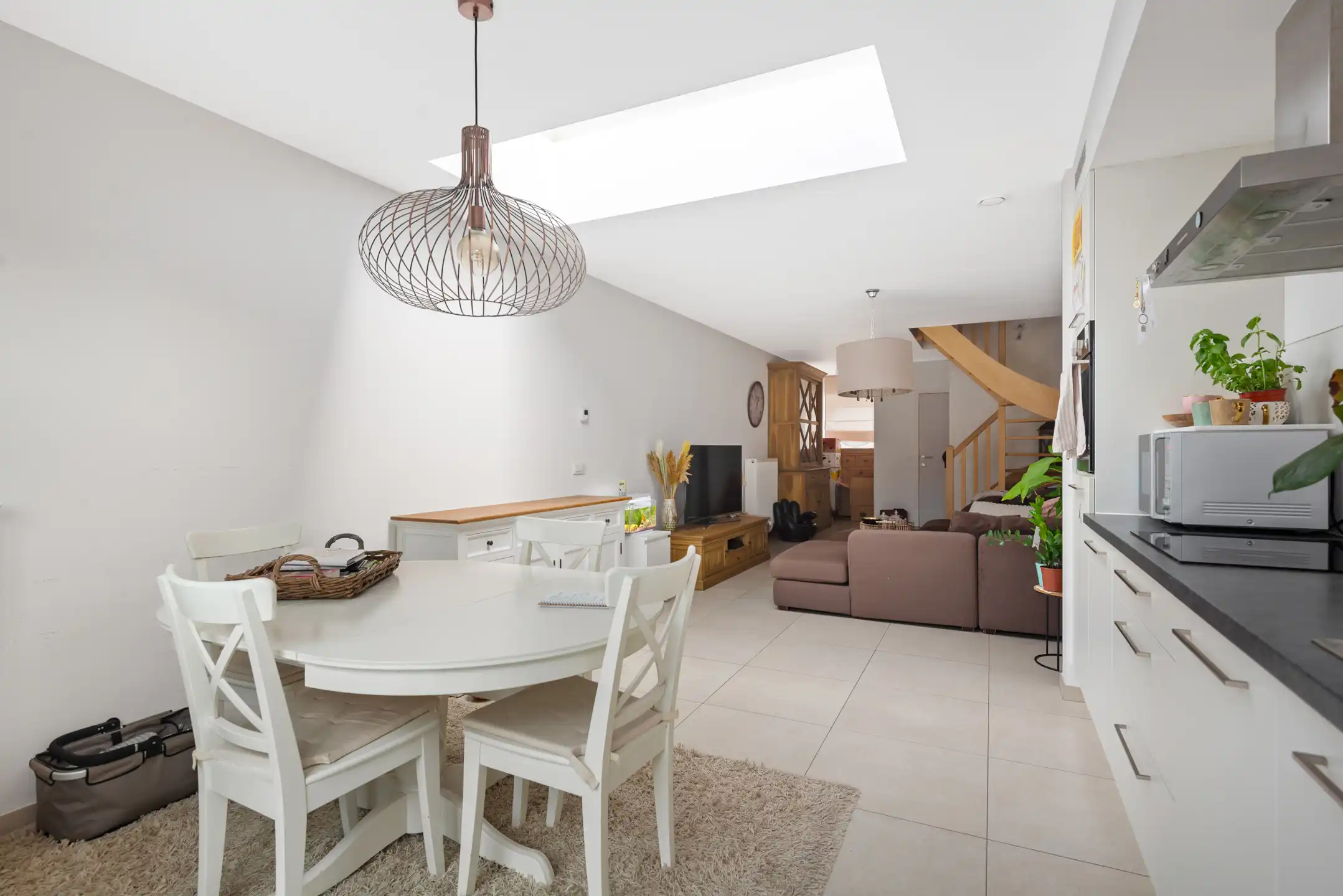 Recente woning met drie slaapkamers, tuintje en staanplaats foto 6