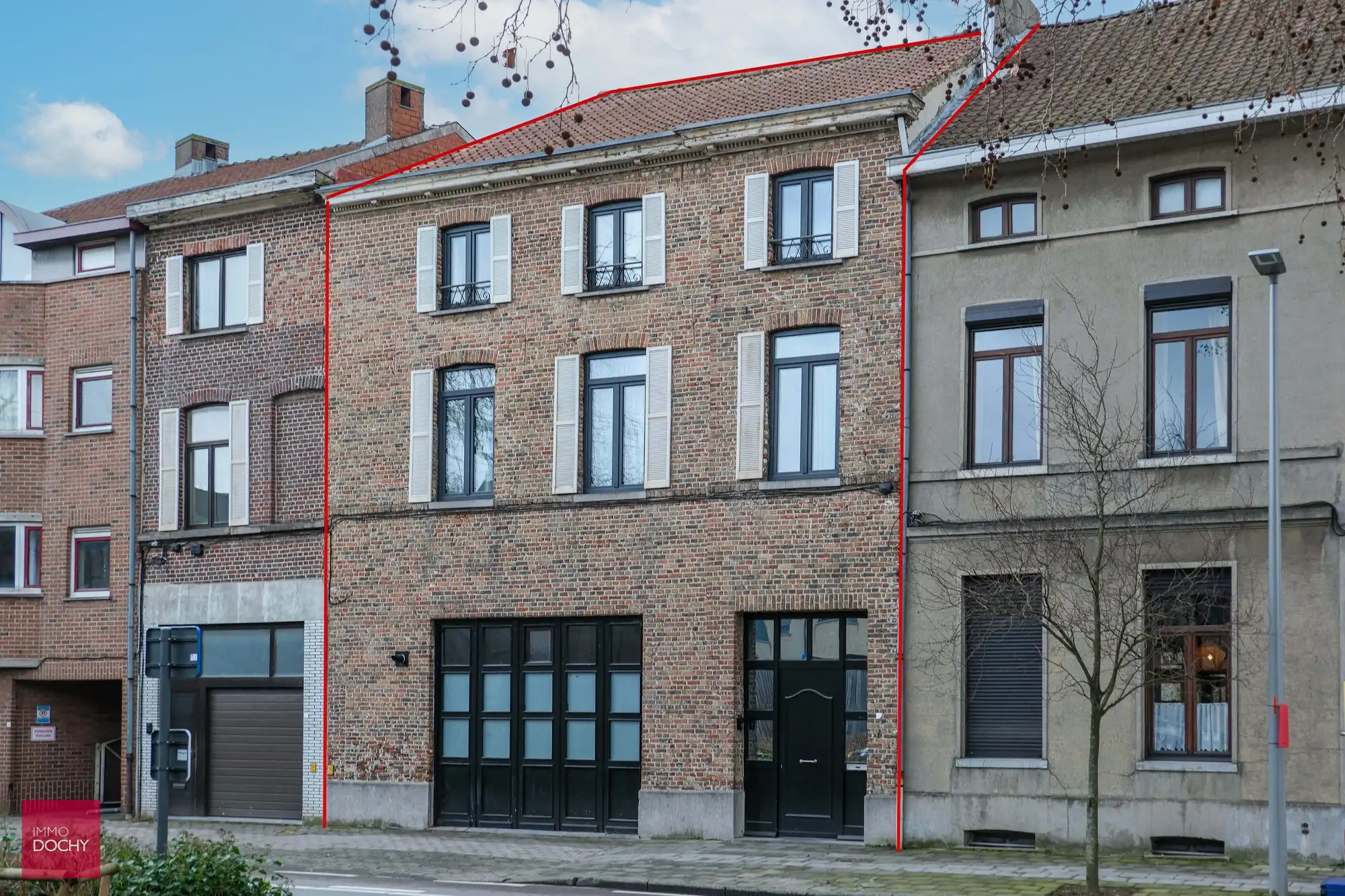 Vernieuwde herenwoning met atelier/magazijn/handelsruimte en lift centrum Kortrijk foto {{pictureIndex}}
