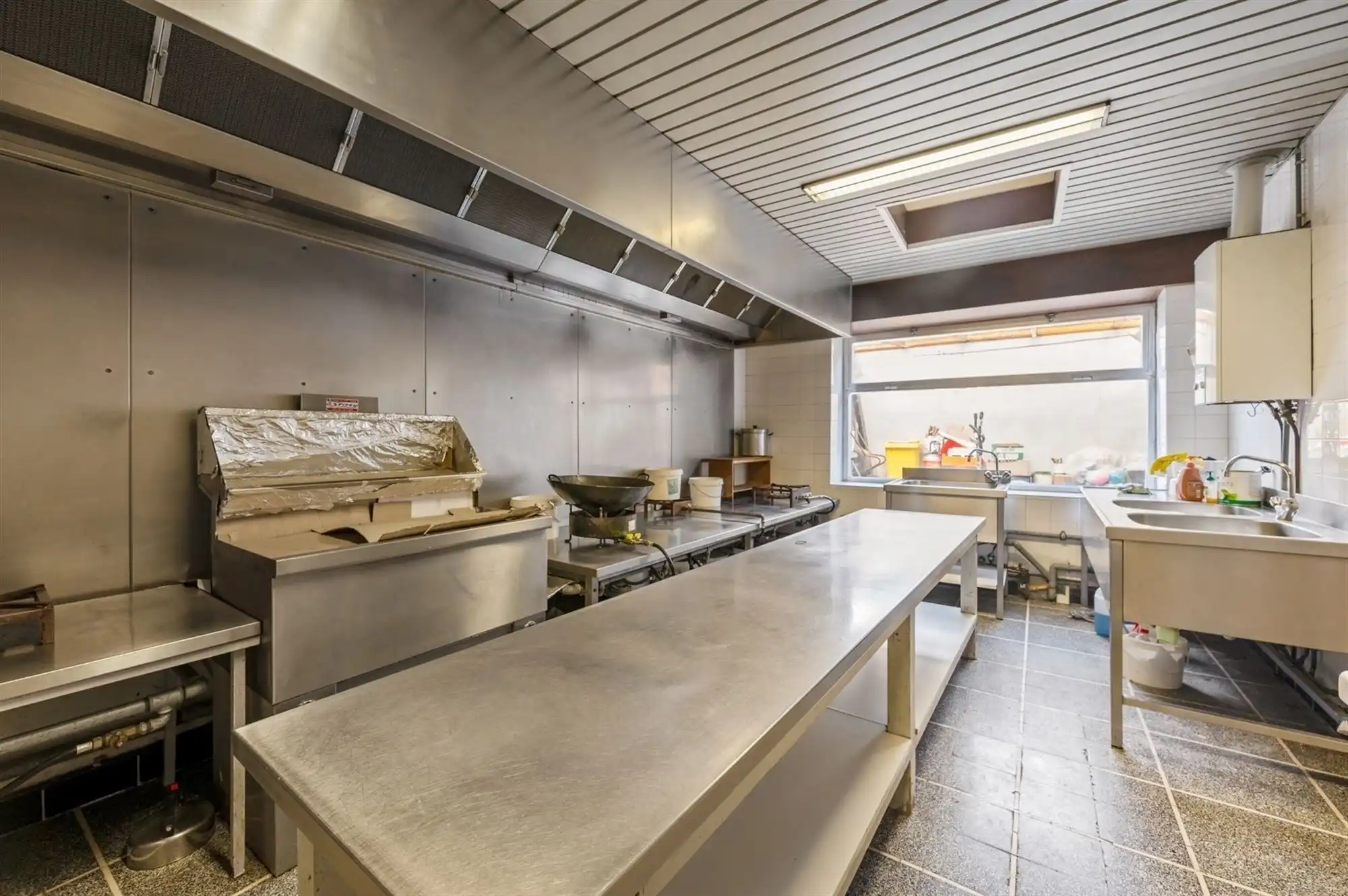 Te renoveren handelshuis met woonst gelegen te Schriek foto 3