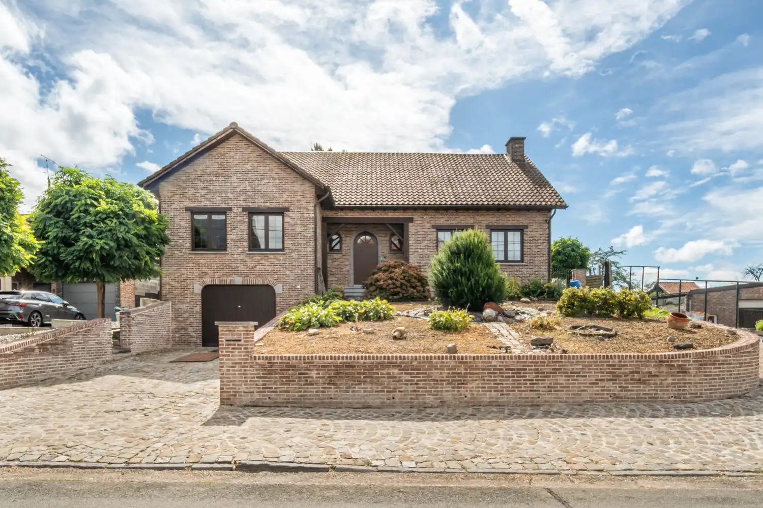 Hoofdfoto van de publicatie: Ruime en instapklare woning op een uitzonderlijk groen perceel van 25a 29ca