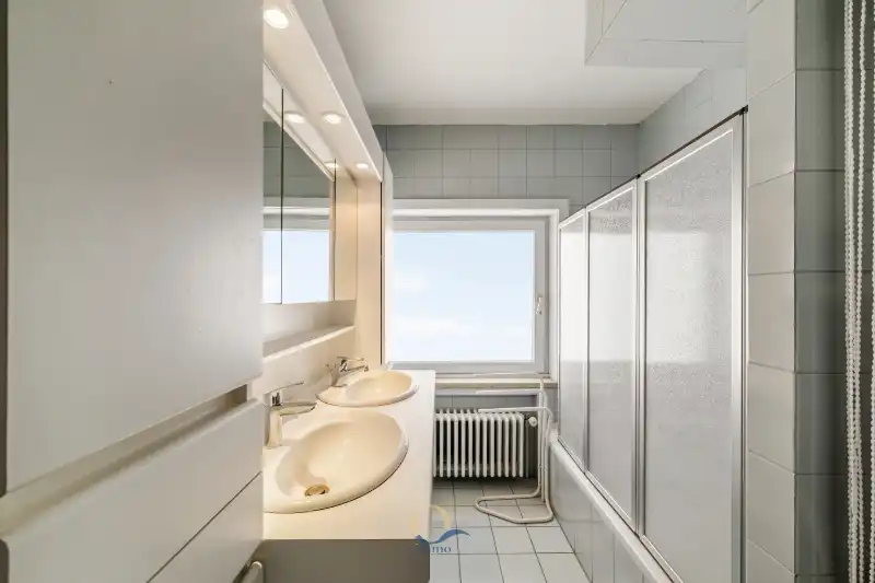 Res. Teniers - Op te frissen royaal 2 slpk app. met gedeeltelijk zeezicht ! foto 9