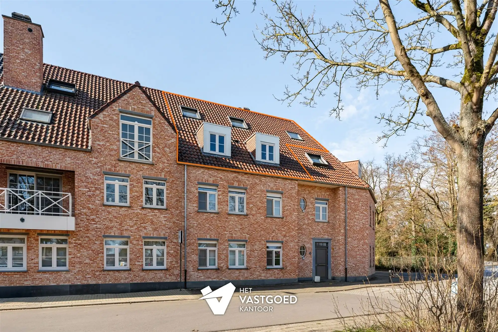 ZEER RUIM DUPLEX APPARTEMENT (158M²) MET 3 SLAAPKAMERS EN ONDERGRONDSE STAANPLAATS MET BERGING TE TESSENDERLO foto 26