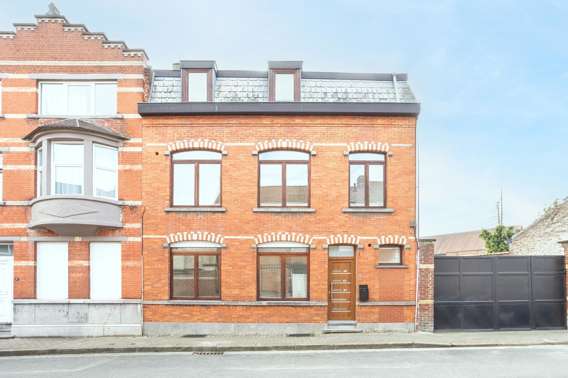 Gerenoveerde statige rijwoning met 3 kamers. foto 1