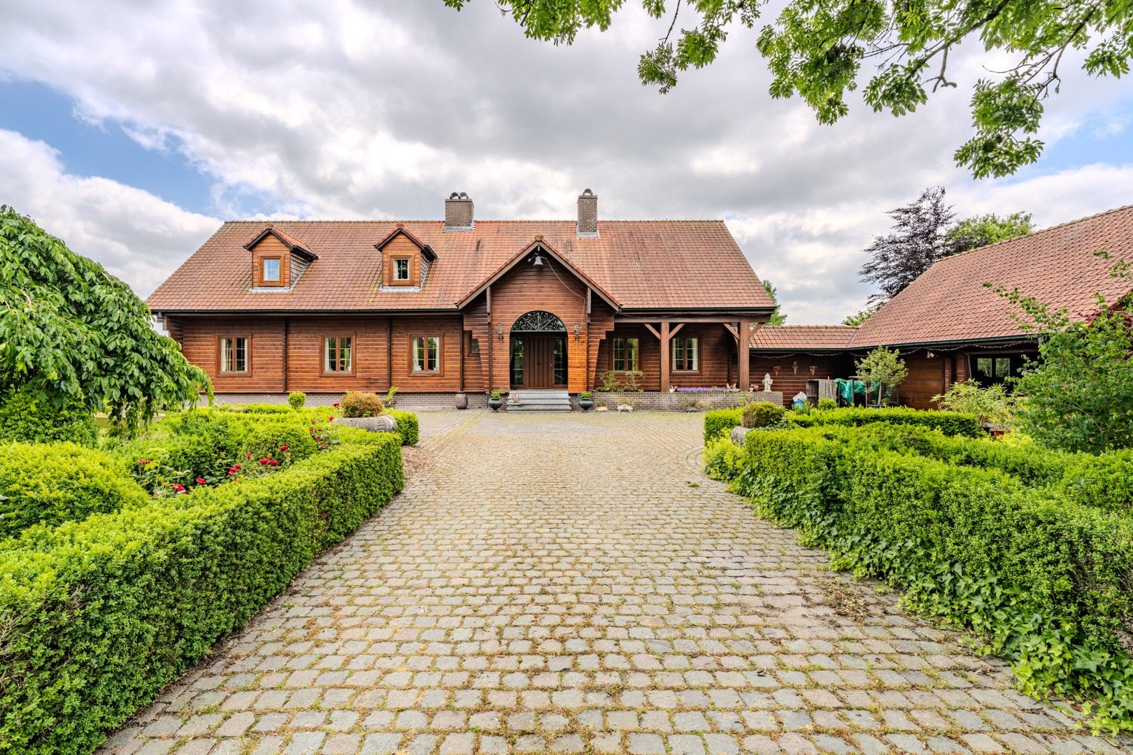 Ruime villa met mooie tuin foto 28