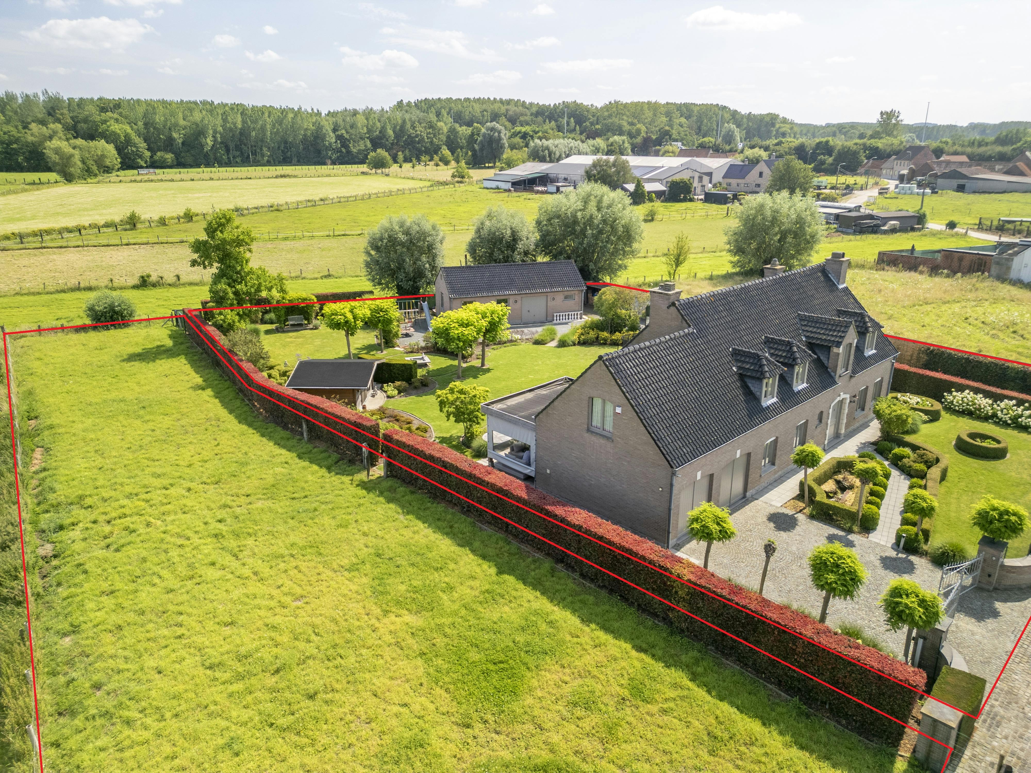Statige open villa in woongebied met bijgebouw op ca. 2900m² foto 24