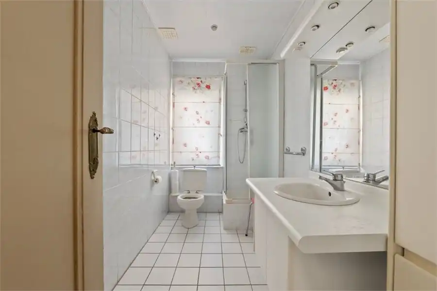 OP TE FRISSEN STADSWONING MET VEEL POTENTIEEL IN SINT-TRUIDEN foto 17