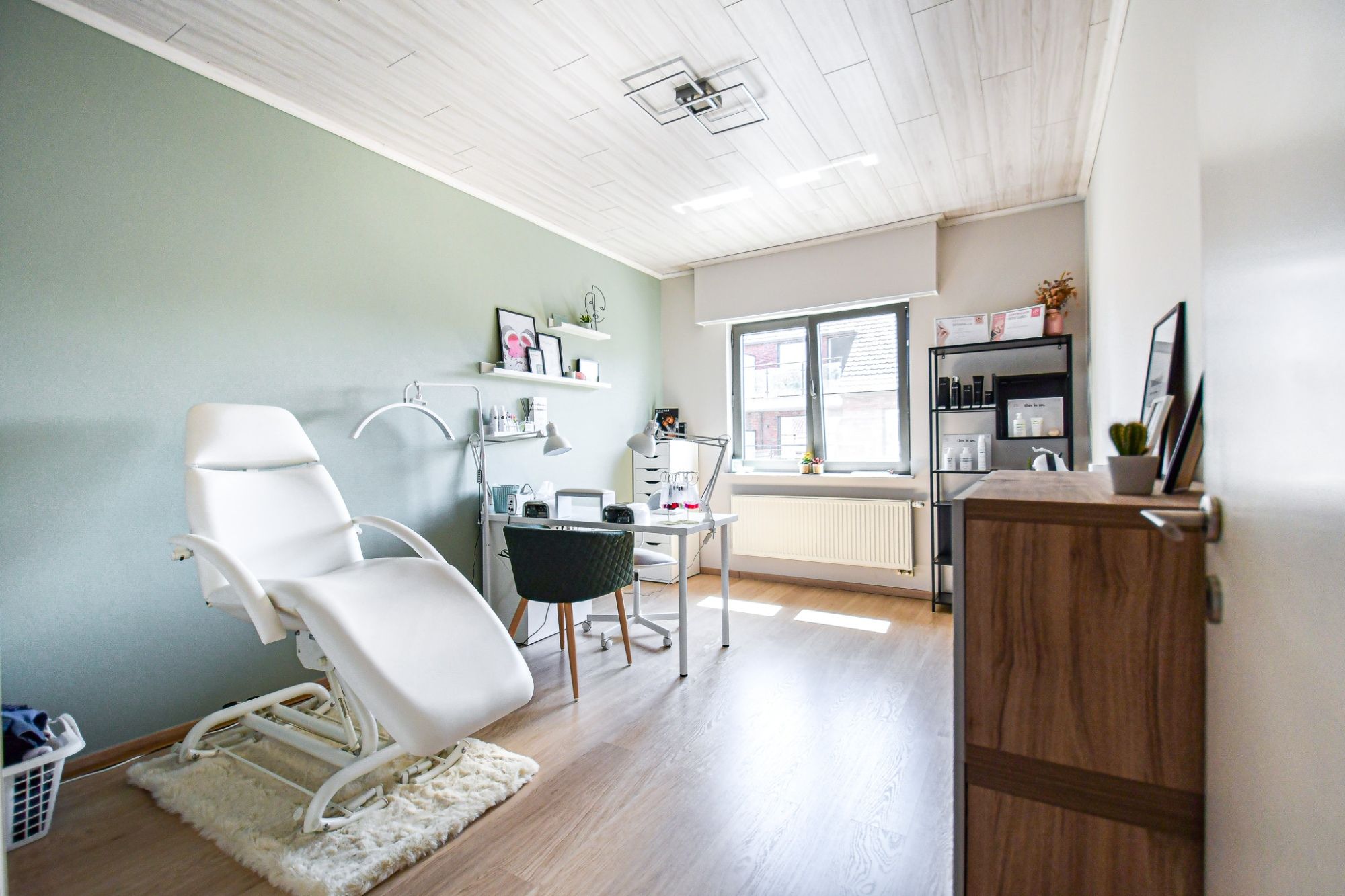 Recent hedendaags ingerichte woning in centrum Knesselare foto 13