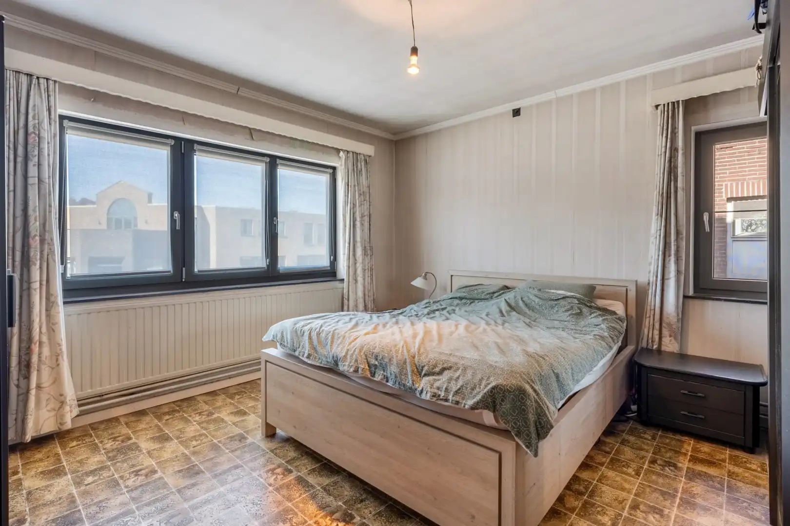 Droomt u van een woning te koop met ruimte, een groot perceel en heel wat mogelijkheden? Dan is deze halfopen bebouwing op een perceel van 10 are 14 absoluut het ontdekken waard 🏡. foto 11