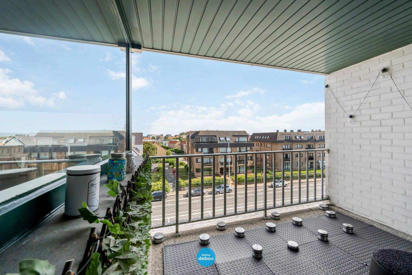 Instapklaar appartement met zonneterras en zijdelings zeezicht foto 3