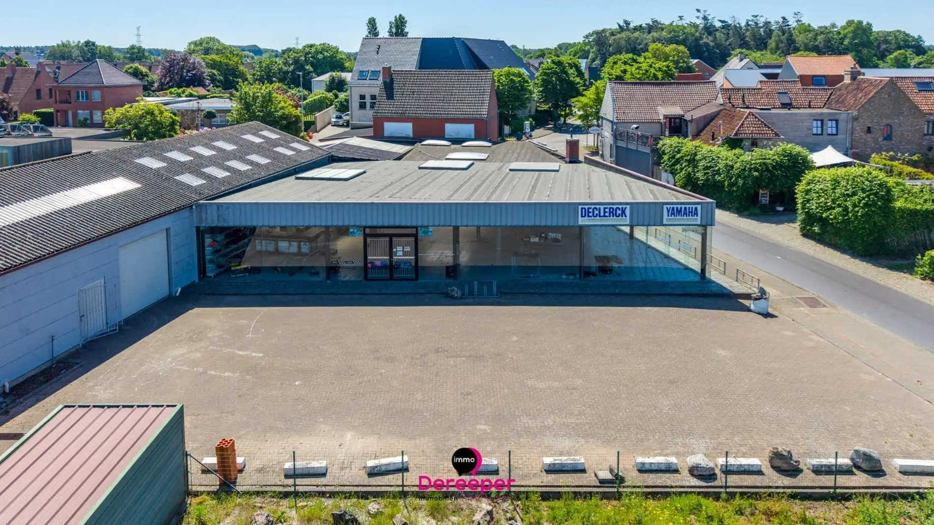 Commercieel pand met showroom, atelier, opslagplaatsen en woonst op toplocatie foto 5