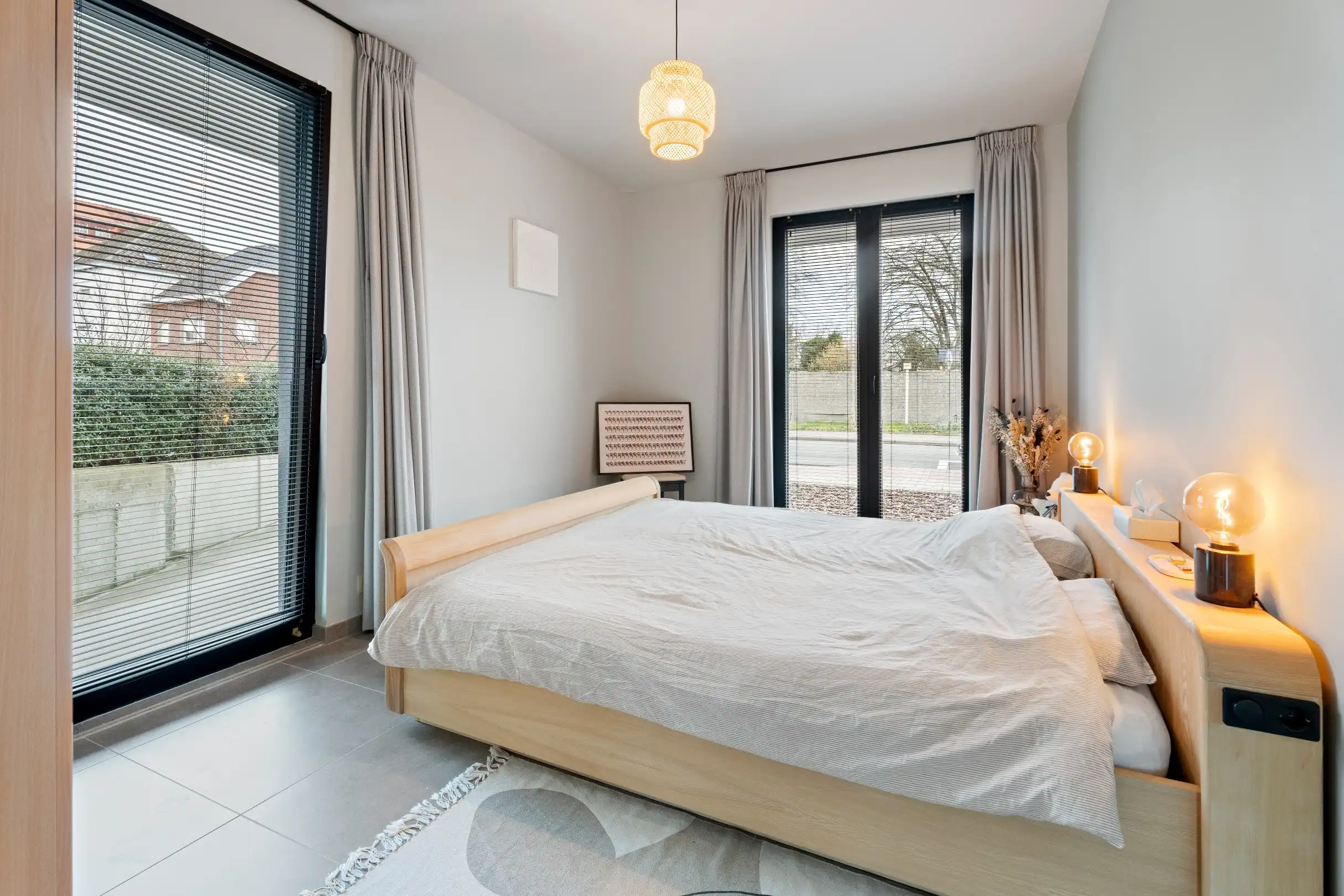 Gelijkvloers appartement met terras en tuin foto 12