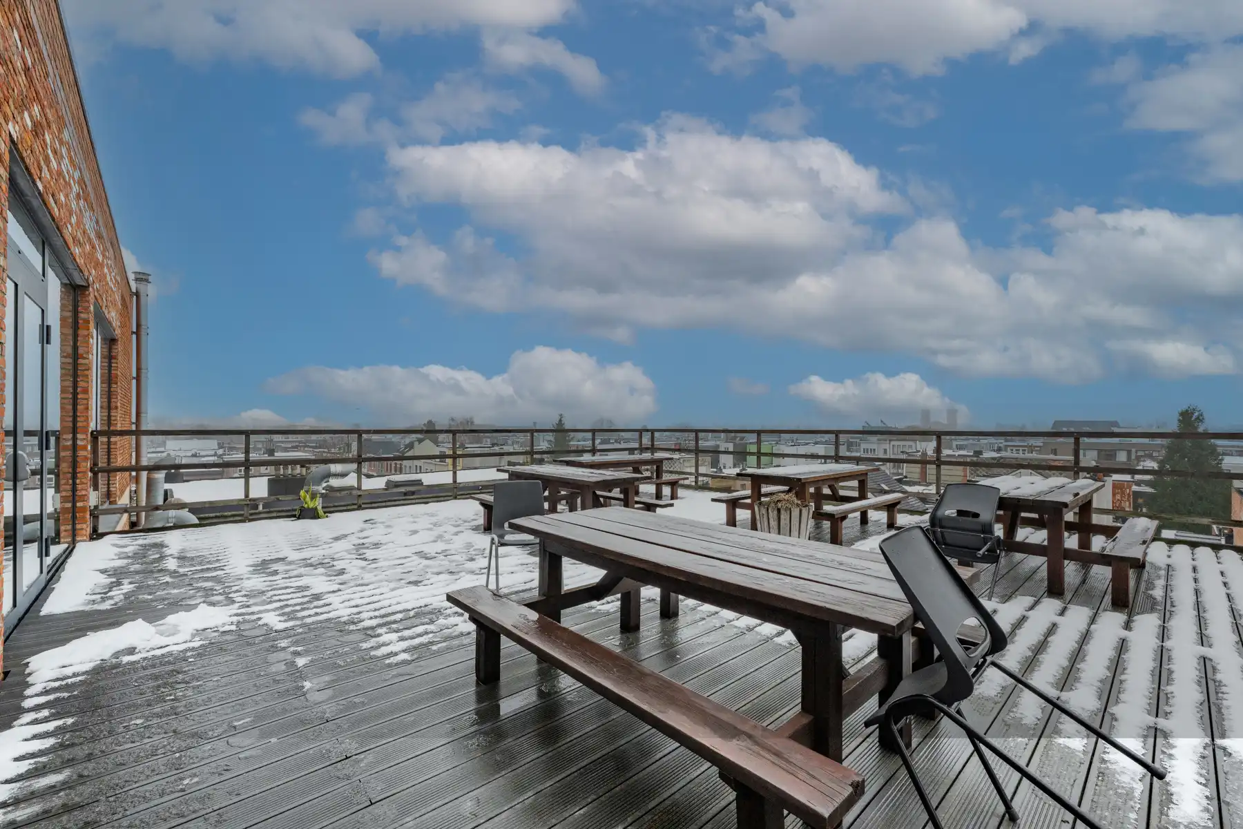 Ruim en veelzijdig bedrijfspand met parking en opslag foto 55