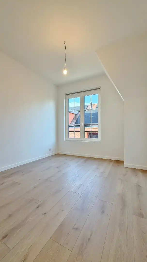 Stijlvol gerenoveerd appartement op toplocatie in het centrum van Ieper. foto 10