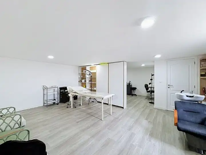 Ruim handelspand met wellness, tuin en tal van mogelijkheden op 1.360 m² grond foto 21
