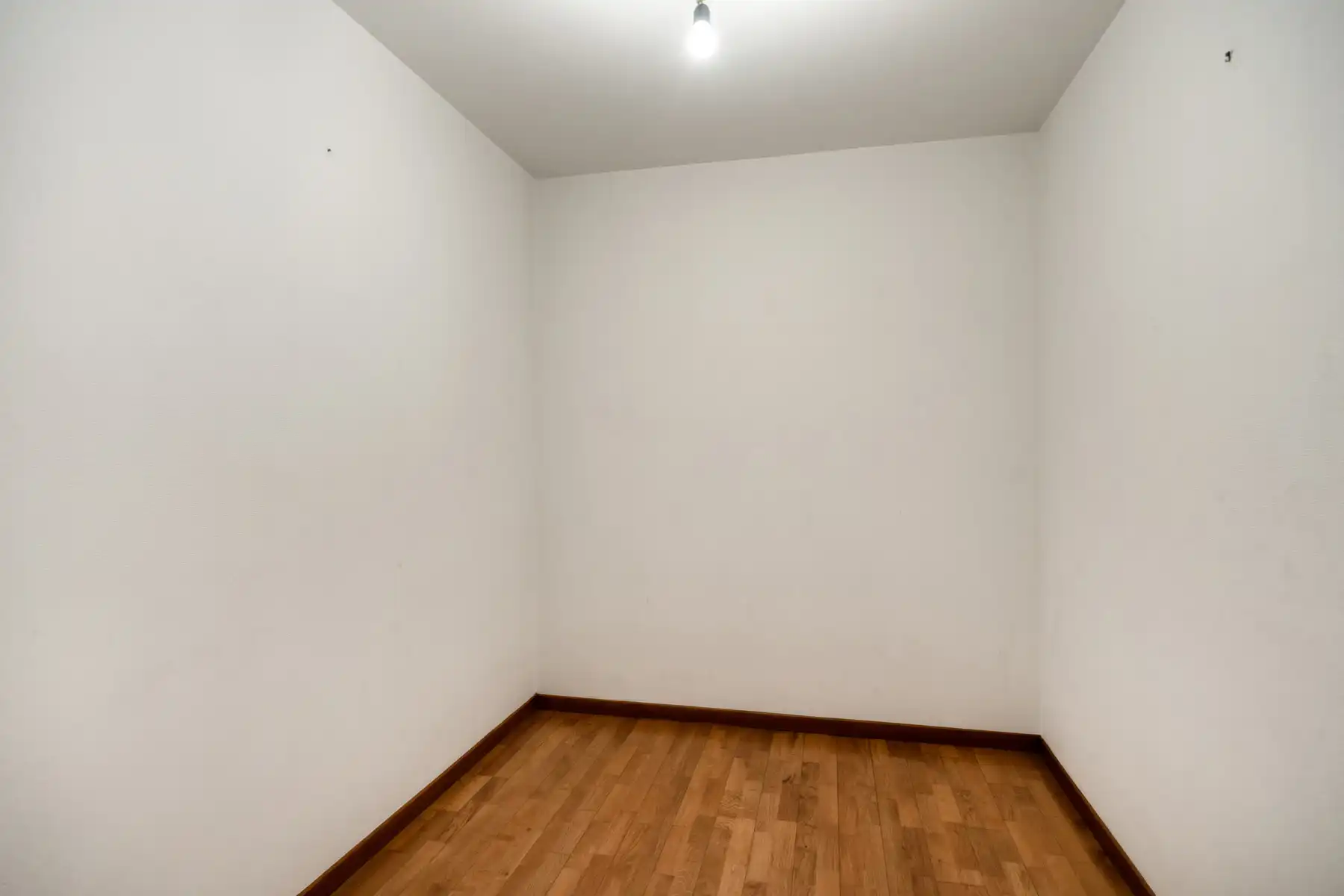 Leemans Immobiliën biedt u deze ruime bel-etagewoning te huur aan in Zellik. foto 5