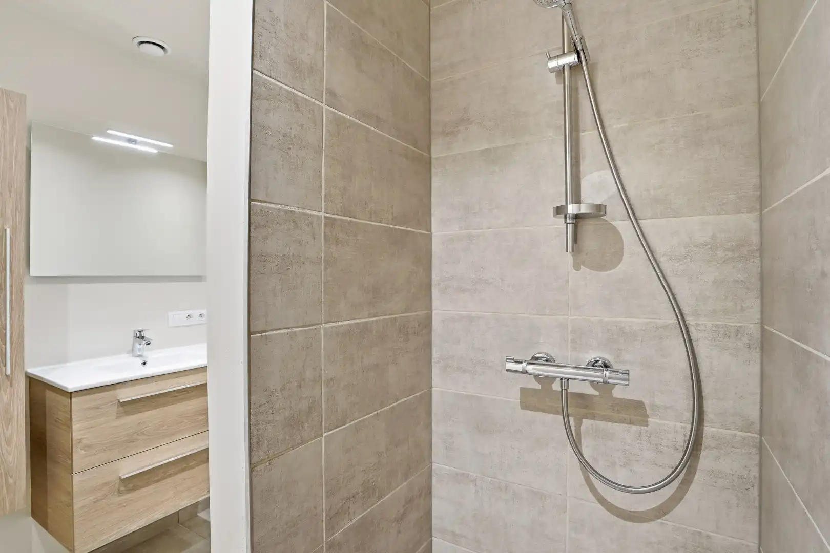 Instapklaar en energiezuinig gelijkvloers appartement met tuin  foto 14