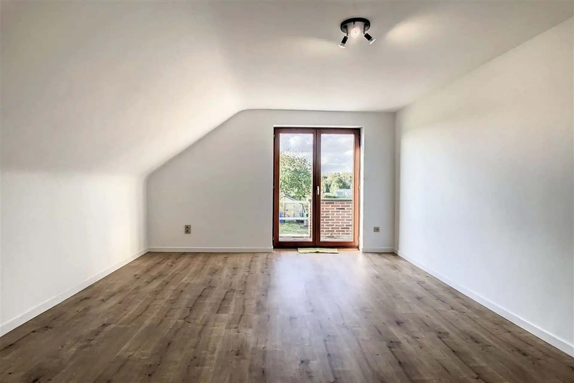 Gerenoveerde en rustig gelegen villa  foto 20