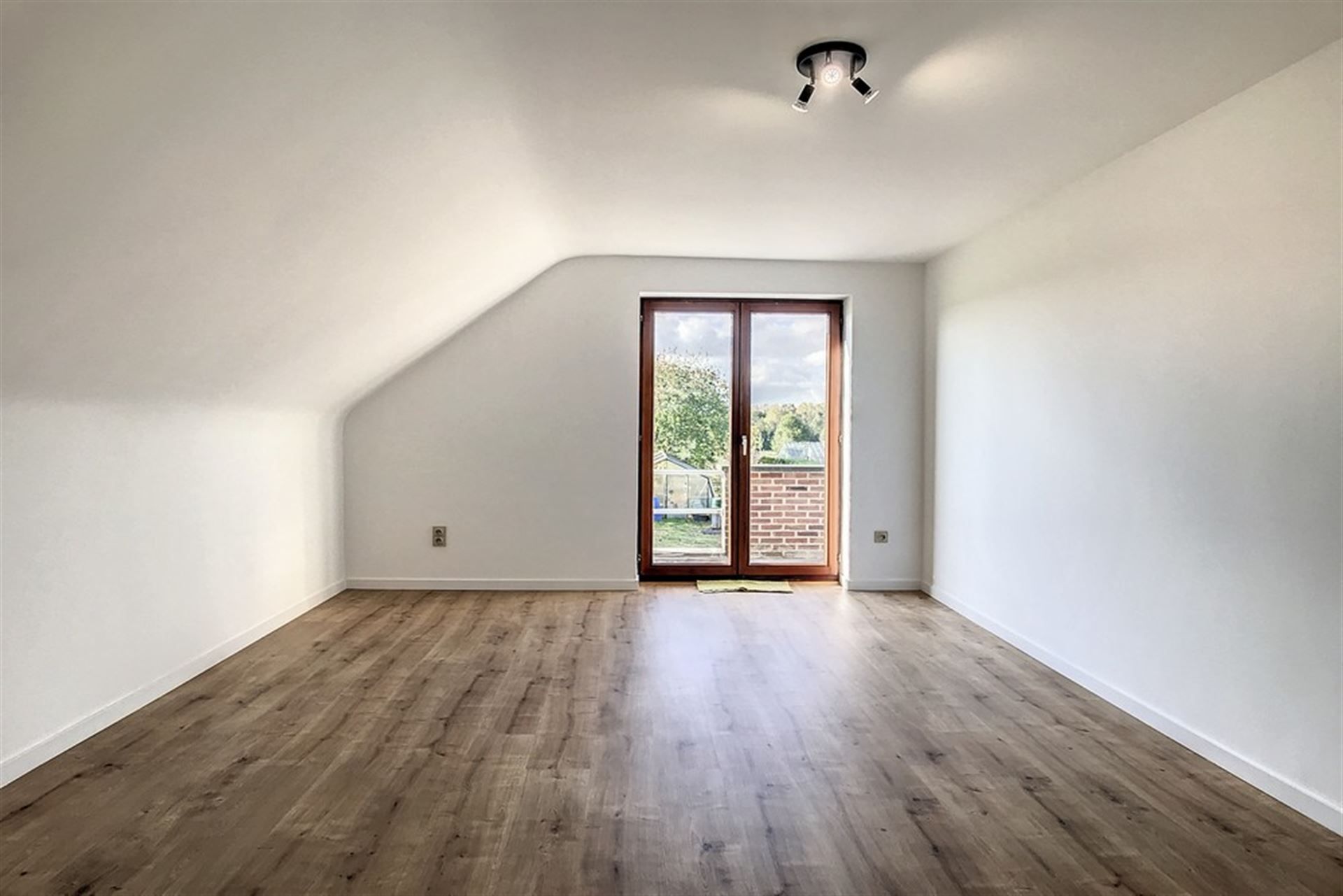 Gerenoveerde en rustig gelegen villa  foto 20