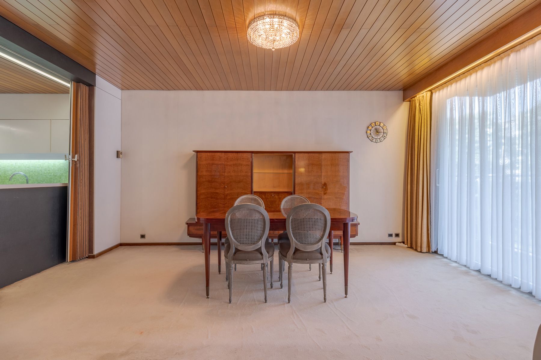 Leuk en ruim appartement met potentieel  foto 6