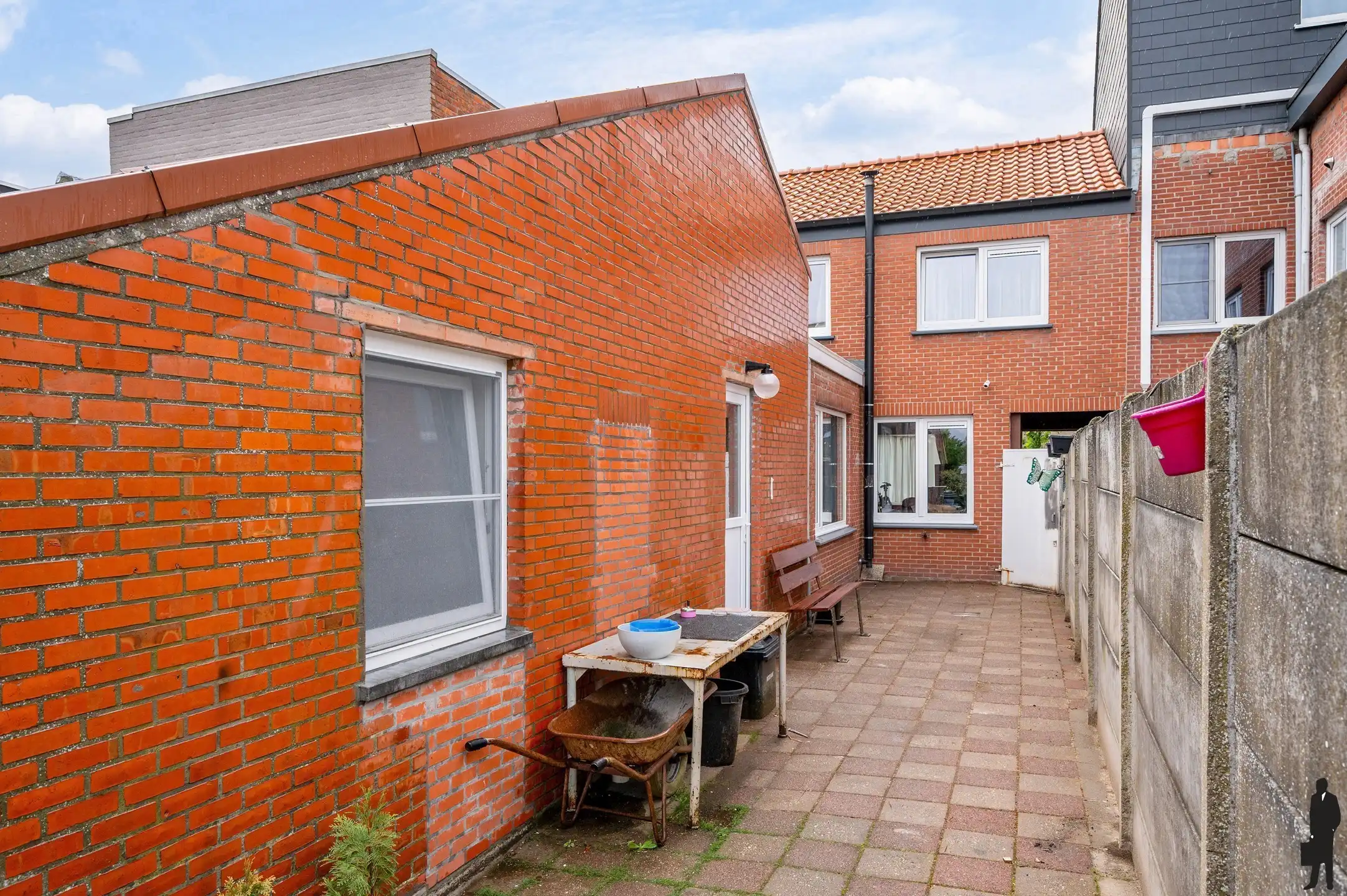 Charmante gerenoveerde rijwoning met zij-ingang en tuin in centrum Essen. foto 24