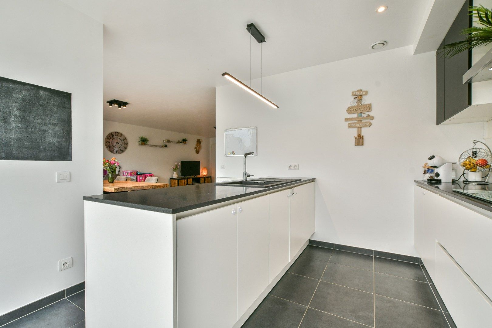 Recente gezinswoning met 4 slaapkamers op toplocatie in De Haan! foto 8