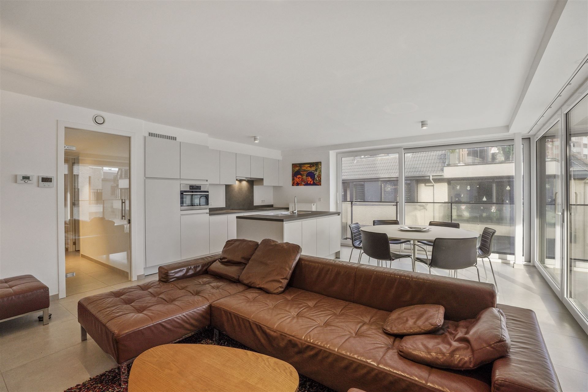 INSTAPKLAAR / RECENT GEBOUW  foto {{pictureIndex}}