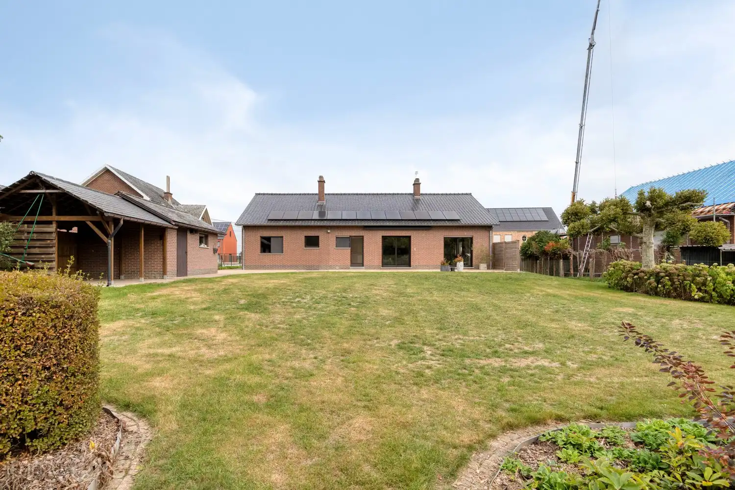Uitstekend onderhouden open bebouwing met zonnepanelen en 3 tot 5 slaapkamers op prachtig perceel van 55a43ca foto 38