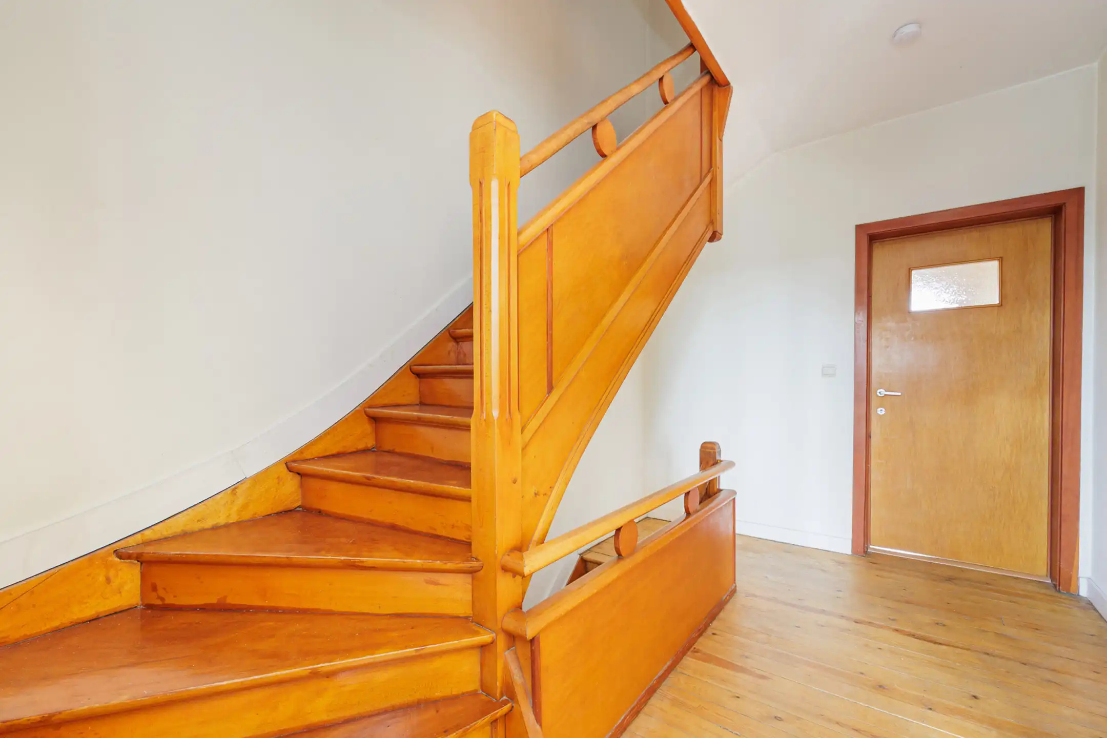 Charmante driegevelwoning met garage foto 6