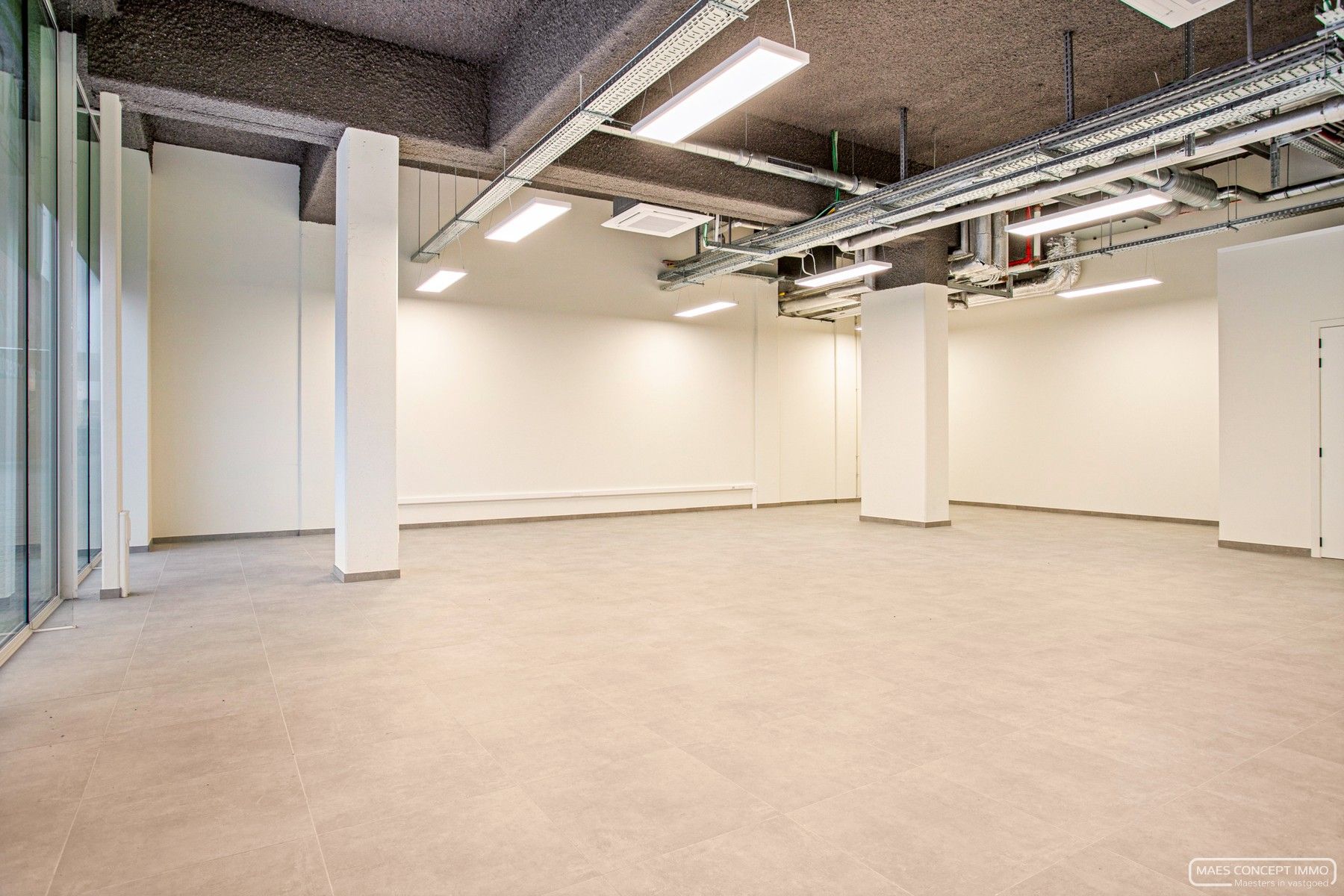 Afgewerkt (verhuurd) handelspand te koop van 125 m2 in centrum Zwevegem foto 3