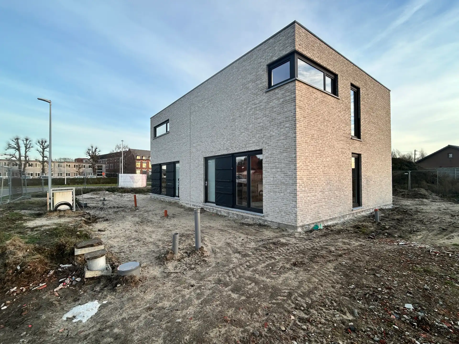 Halfopen nieuwbouwwoning met 3 slaapkamers foto 8
