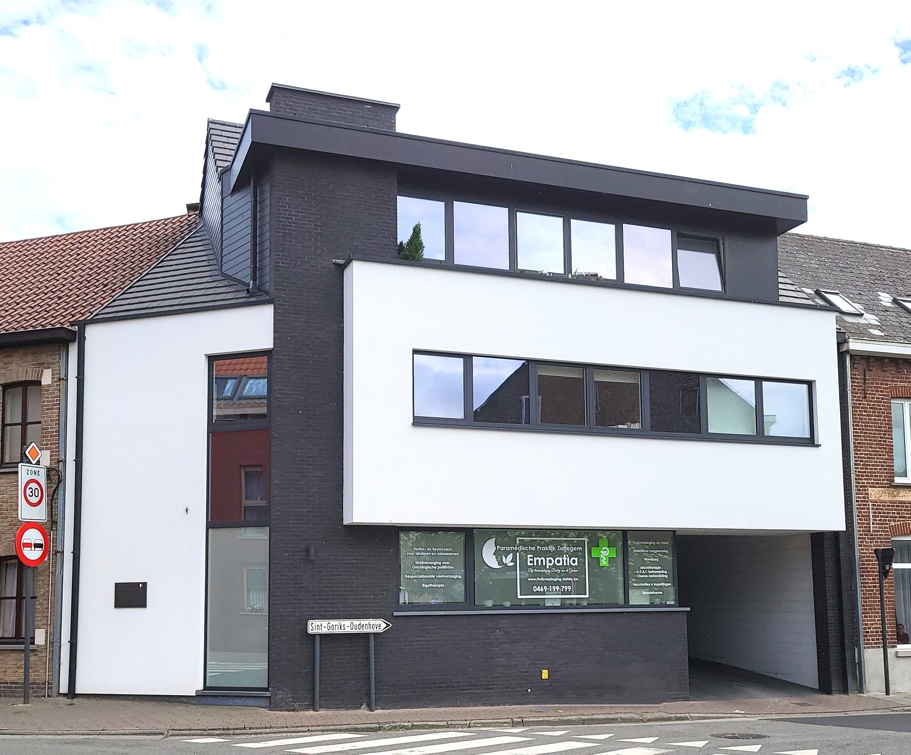 Modern handelspand (2017) op topligging in Zottegem! foto {{pictureIndex}}