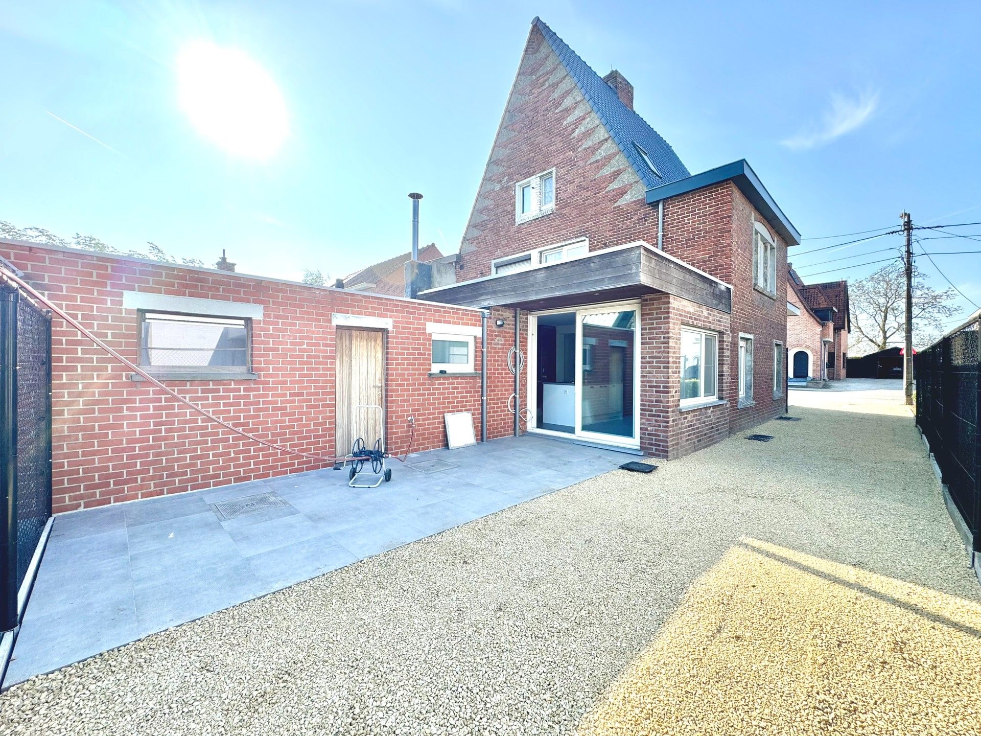 HALFOPEN WONING MET 3 KAMERS EN TERRAS foto {{pictureIndex}}