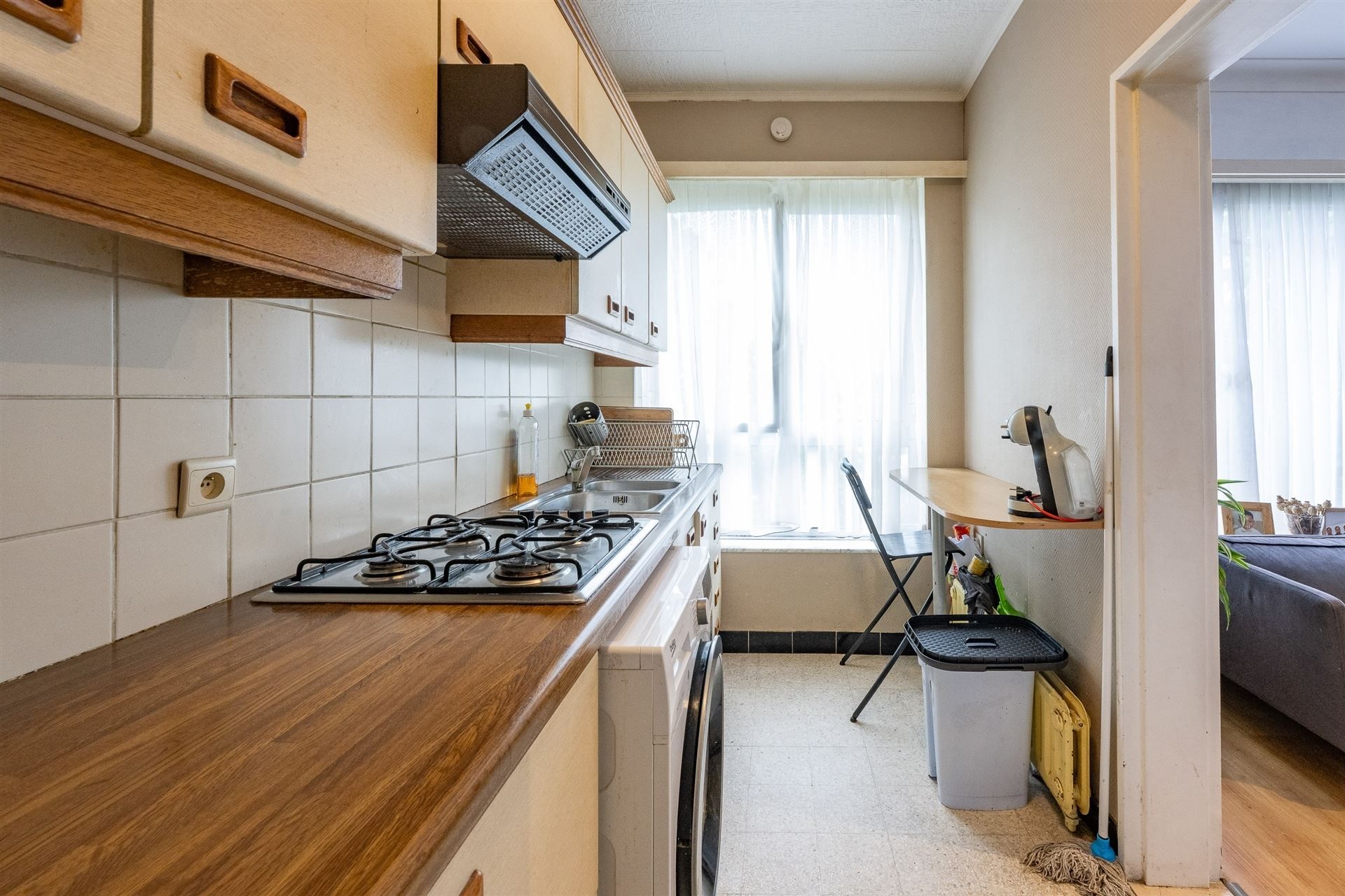Op te frissen appartement met 2 slaapkamers en zonnig terrasje foto 4