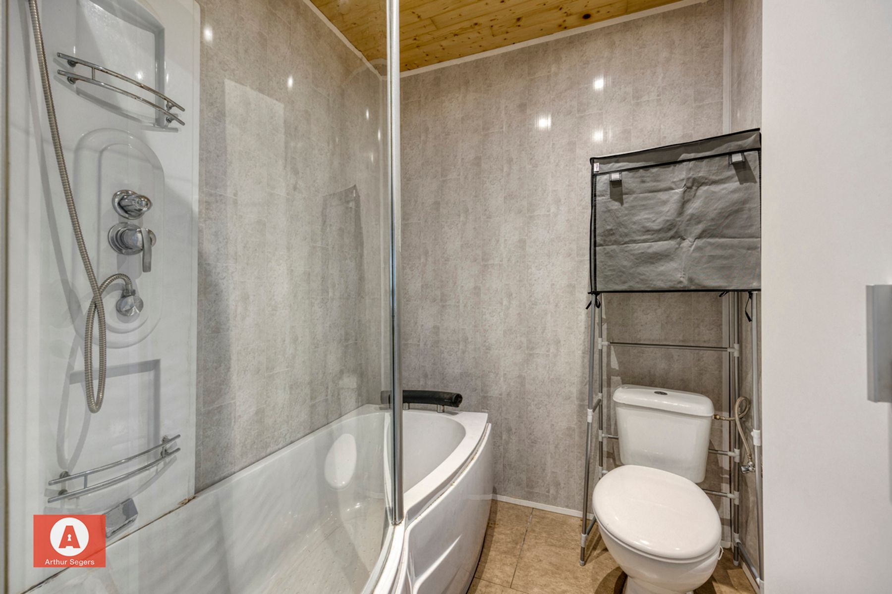 Te renoveren starters-woning of project  foto 11