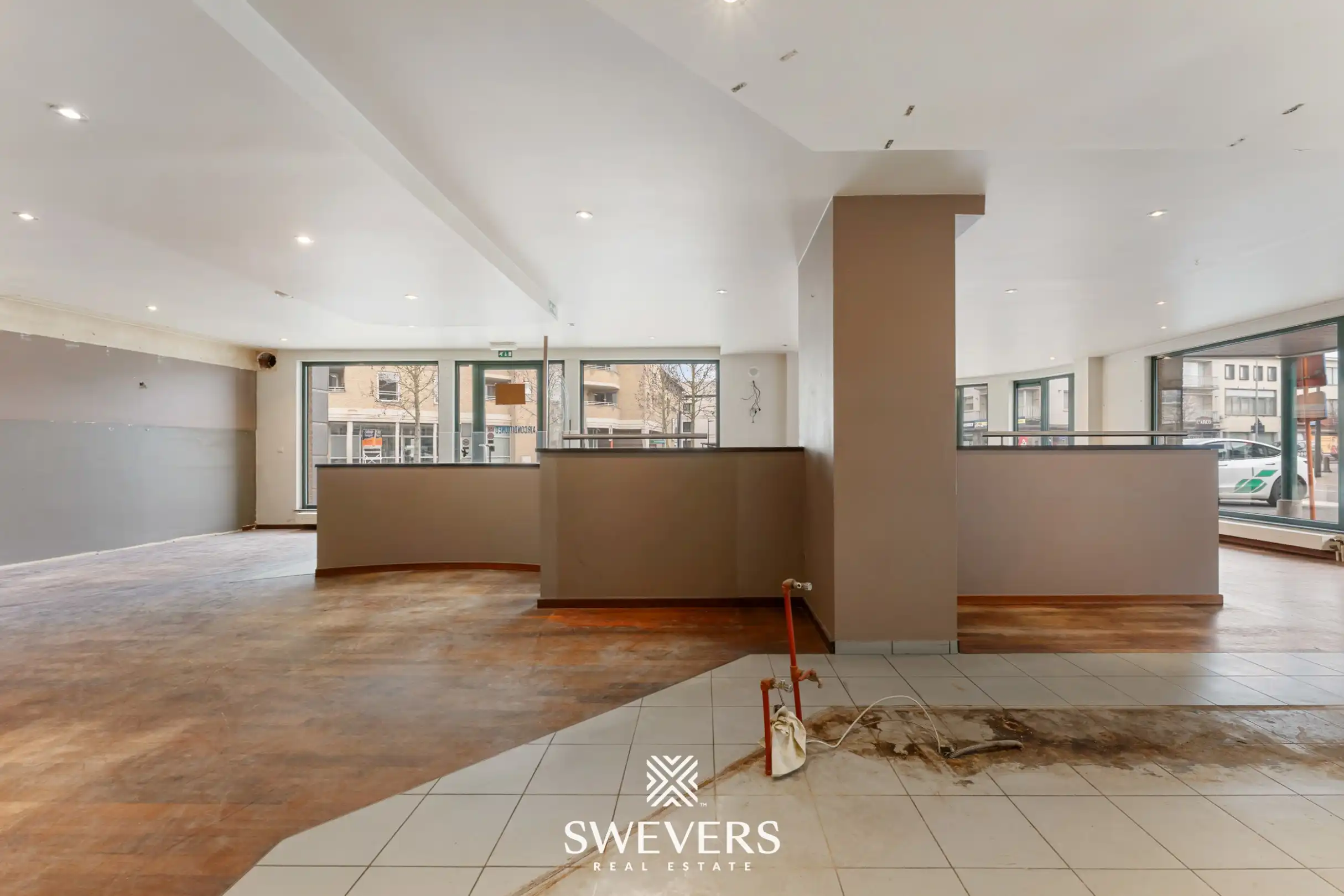 Commerciële opportuniteit met veel visibiliteit en ruimte in het centrum van Beringen foto 4